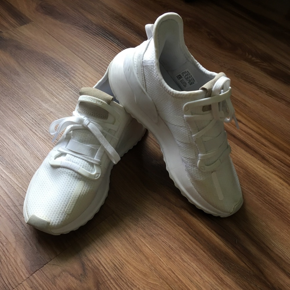 White adidas size 8 womans size 6.5 mens